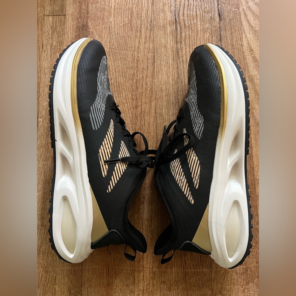 NEW!! WOMENS AVIA SNEAKERS